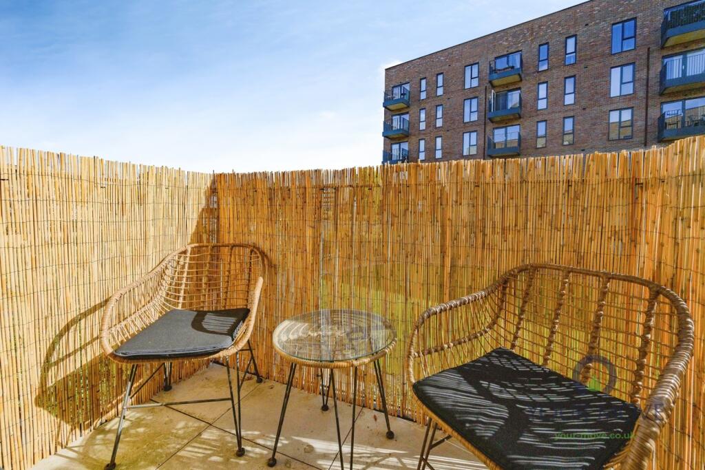 Apartment in Dacorum, The Image - More