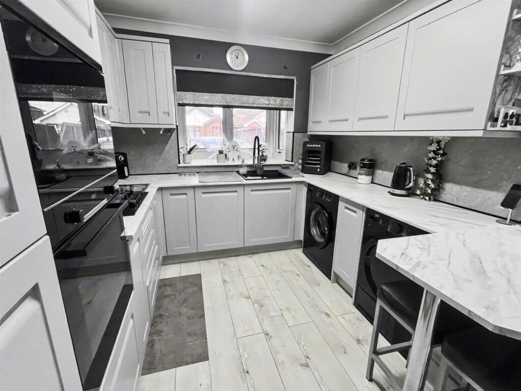House in Castle Point, Canvey Island - View 2