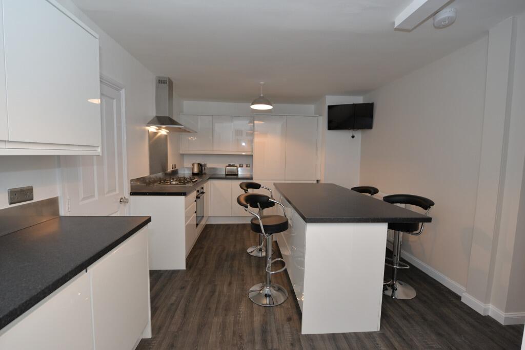 House in Southampton, Hollybrook - More