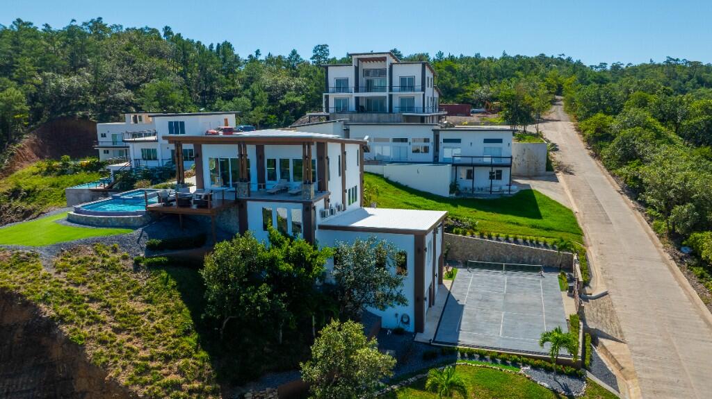 Main image of property: Roatán, Islas de la BahÃa