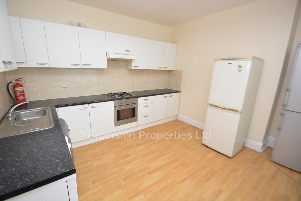 6 bedroom terraced house for rent