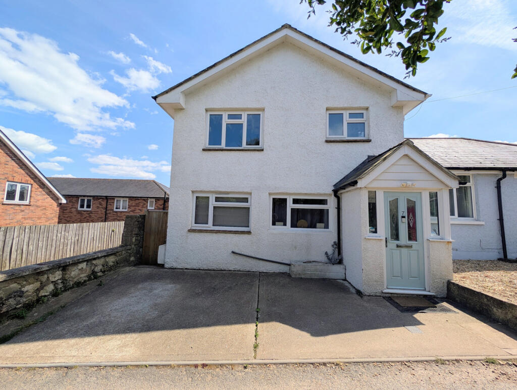 Main image of property: Laurel Estate, Cowes, PO31