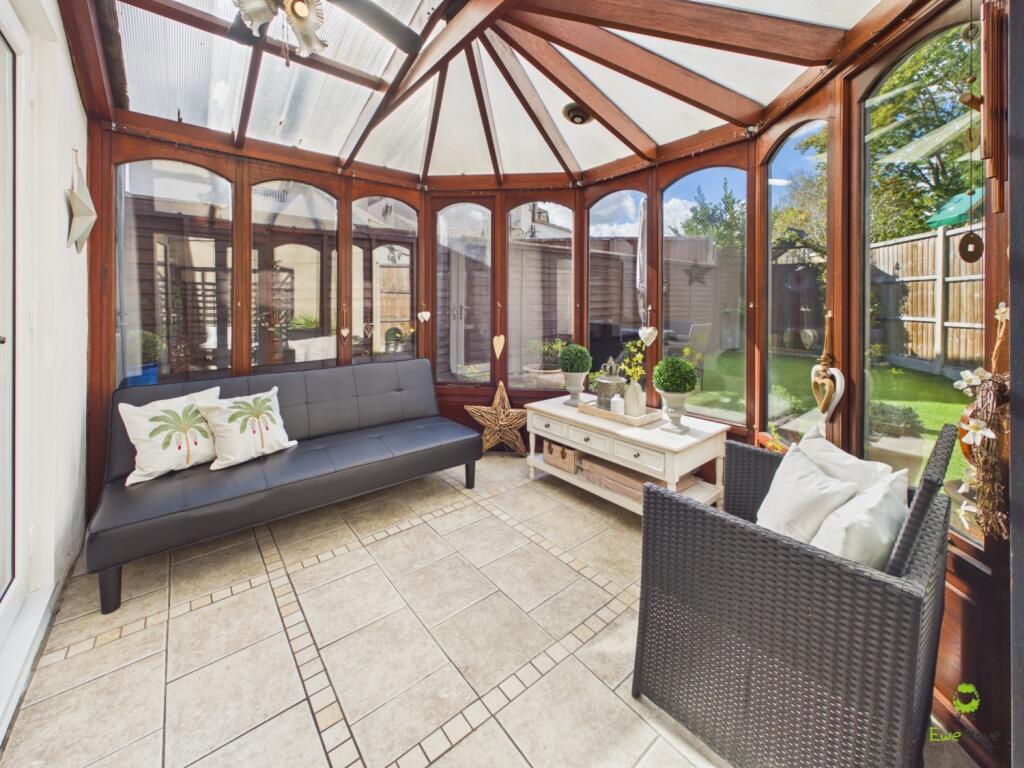 House in Dartford - More