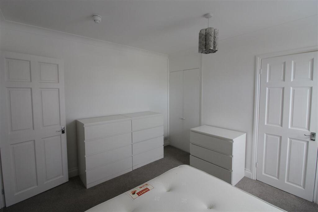 Apartment in Southampton - View 4