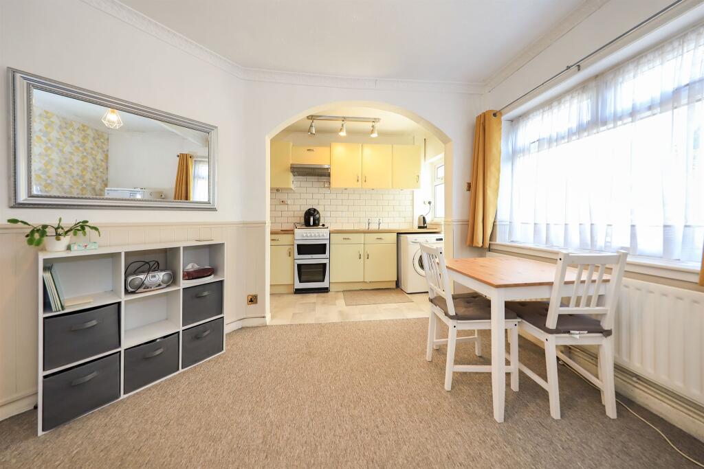 House in Wolverhampton, Sedgemoor Park, Woodcross - More