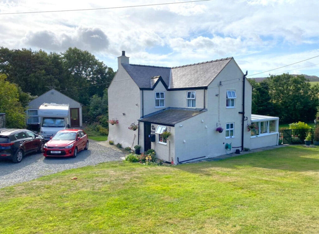 Main image of property: Pentrefelin, Amlwch, Anglesey, LL68
