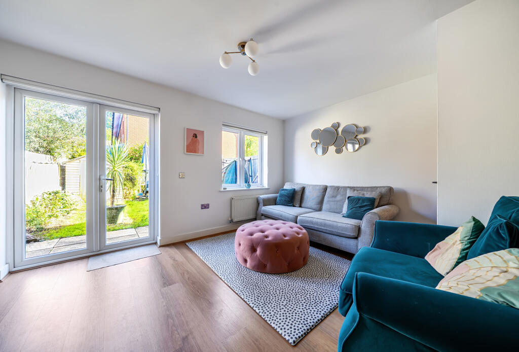 House in Reigate and Banstead, Merstham - View 2