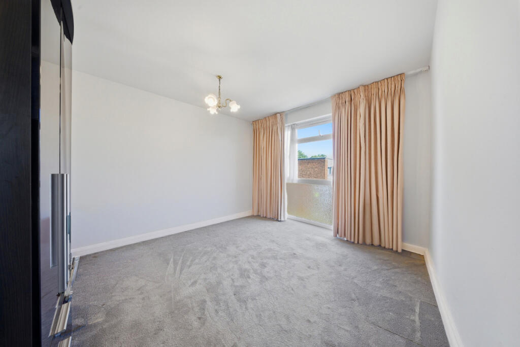 Stonegrove, Edgware, HA8 - More