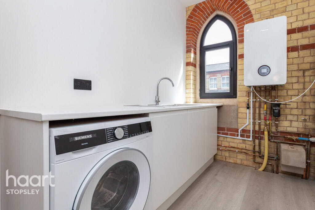 Apartment in Watford - More