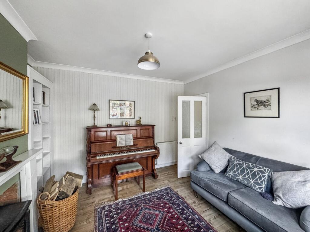 House in London, Broom Hill, Goddington - View 5
