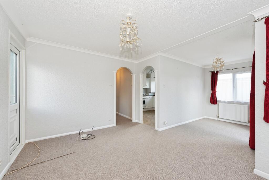 Mead Lane, Chertsey, KT16 photo 3