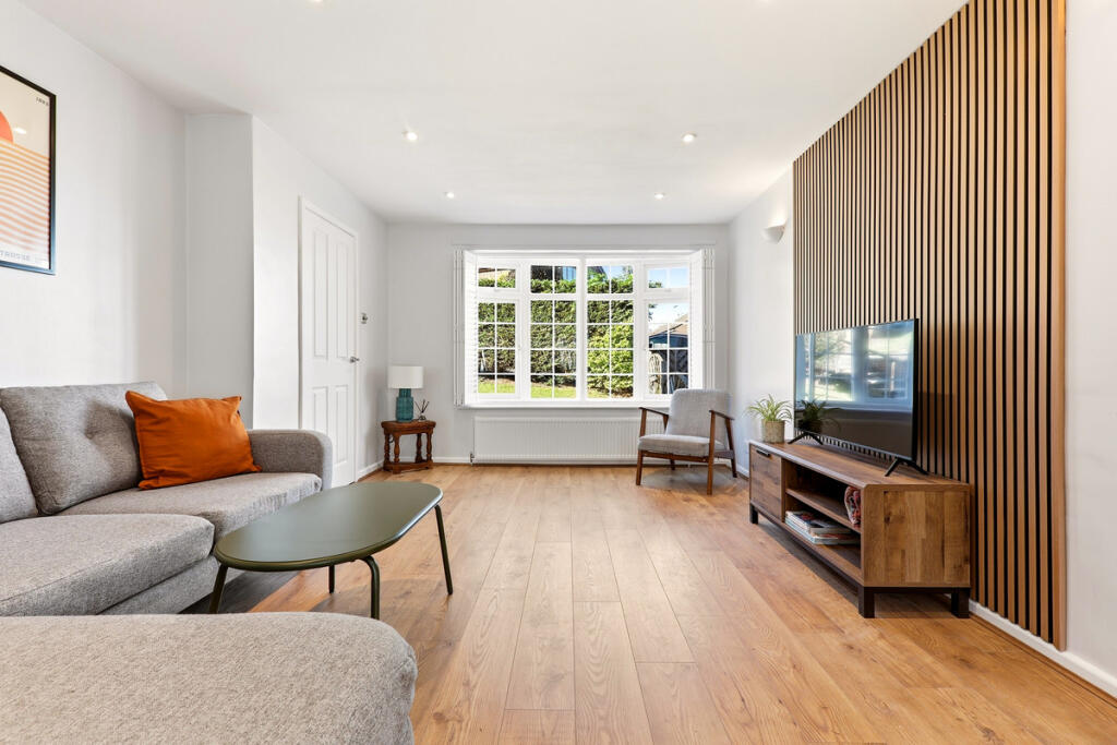 House in Leeds, Little London, Rawdon - View 3