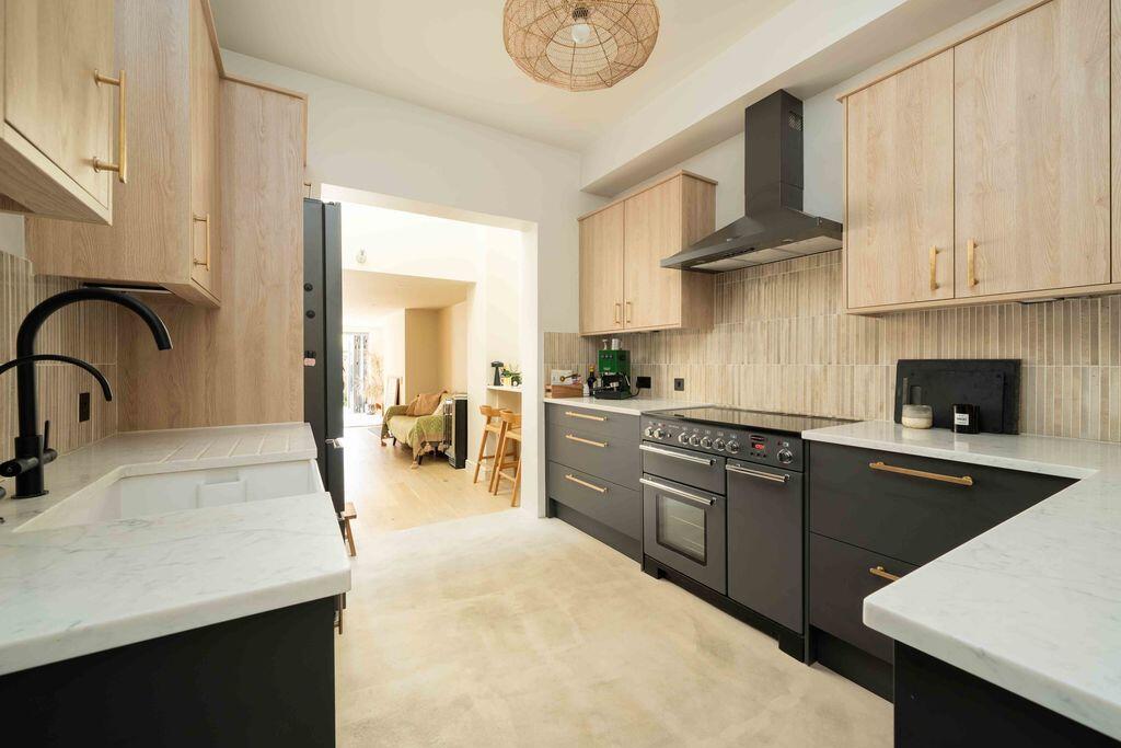 House in London, Shepherd's Bush - More