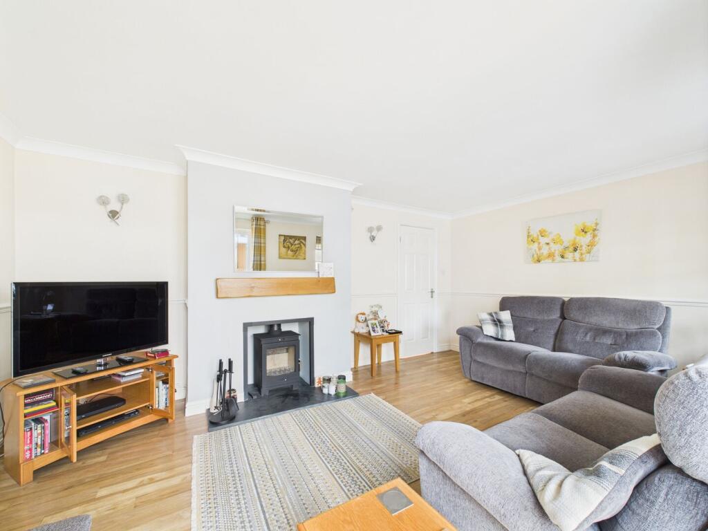 Greenacre Drive, Codsall, Wolverhampton WV8 photo 2