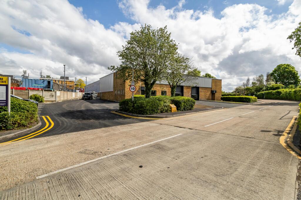 Anderson Road, Woodford 051.jpg