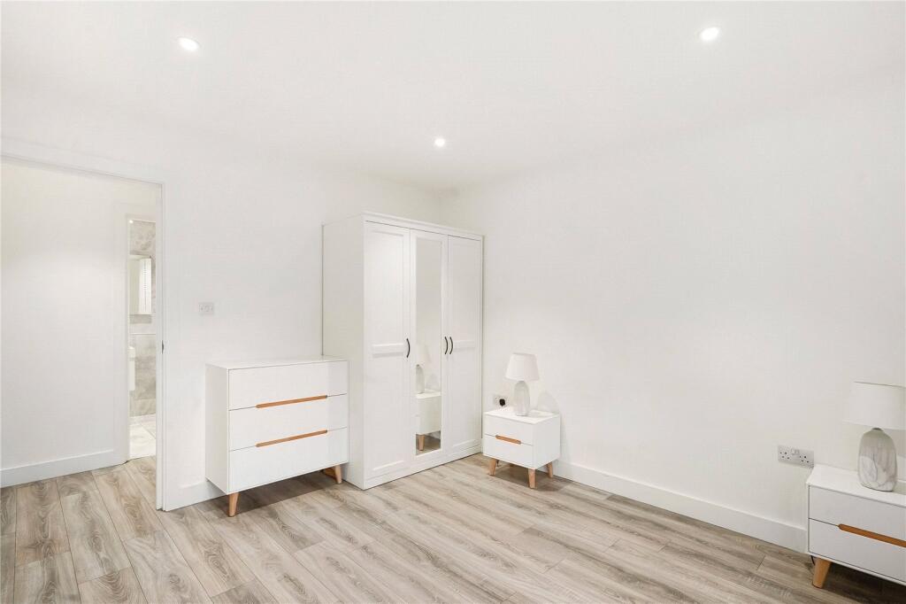 Apartment in Southall - More