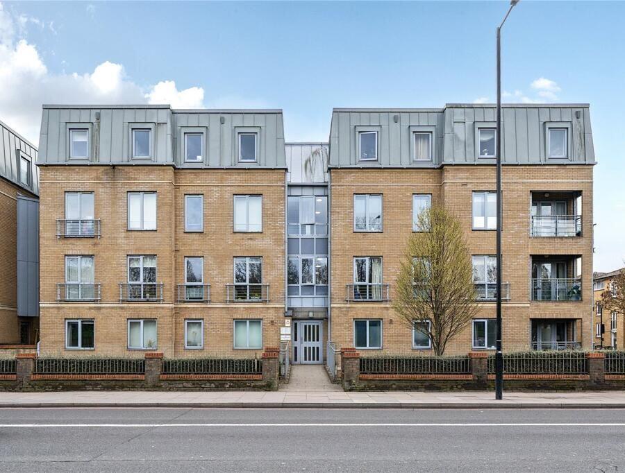 Main image of property: Flat 11, 398 Seven Sisters Road, London, N4 2EP