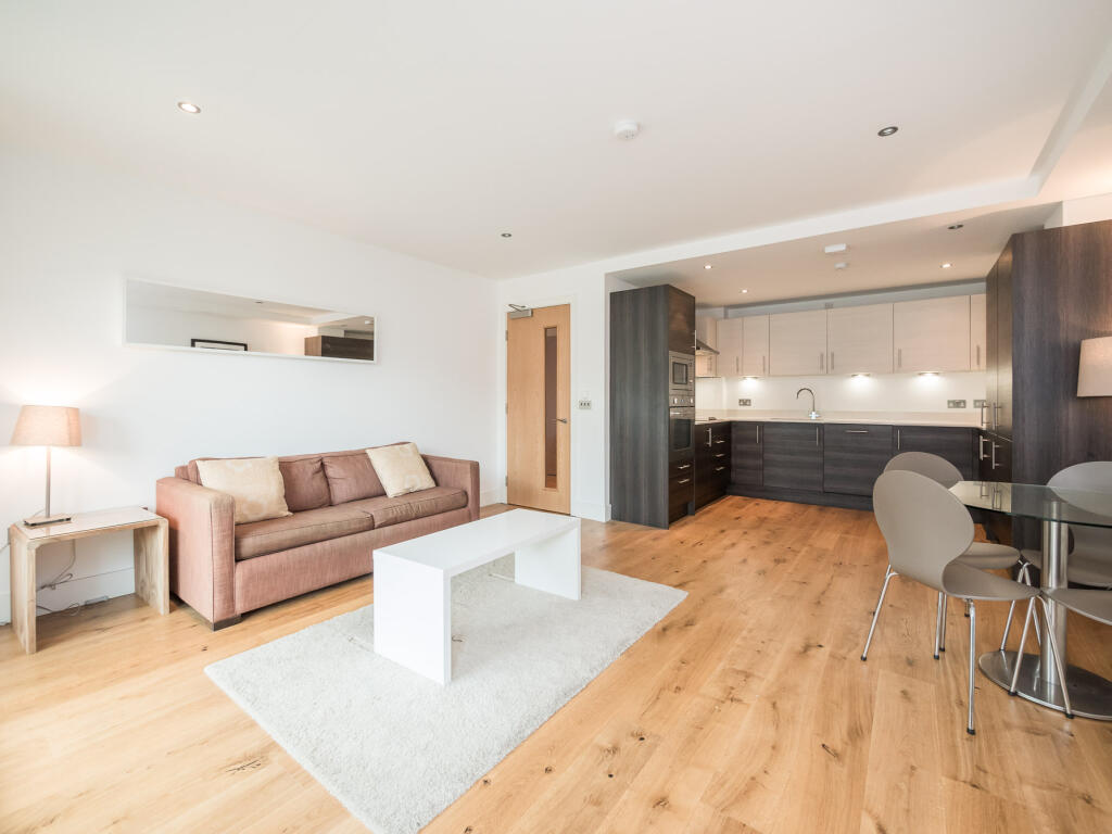 Main image of property: 8/7 Brandfield Street, Edinburgh