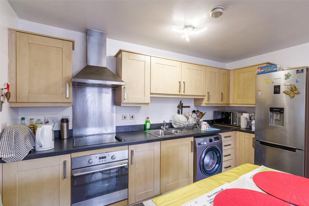 Apartment in Cardiff, Wyncliffe Gardens, Pentwyn - View 5
