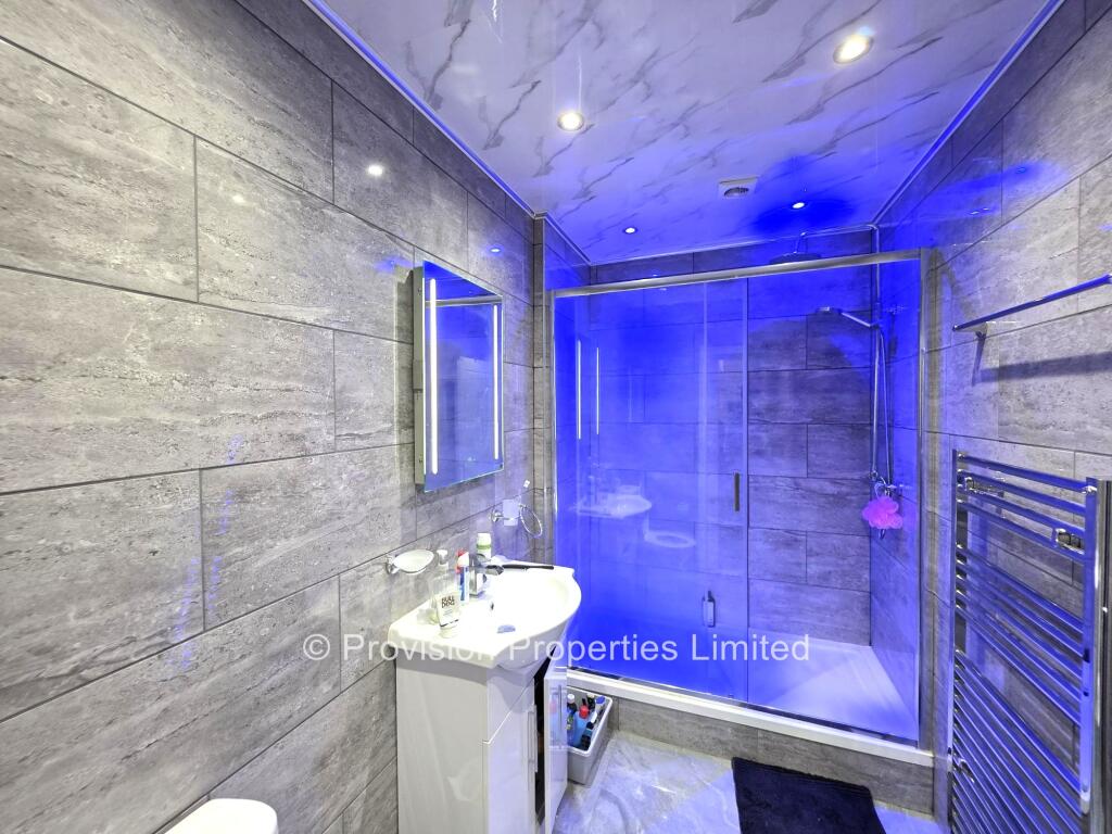 House in Leeds - View 2