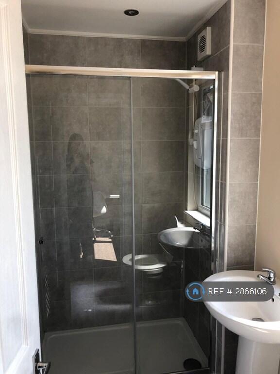 6 bedroom terraced house for rent