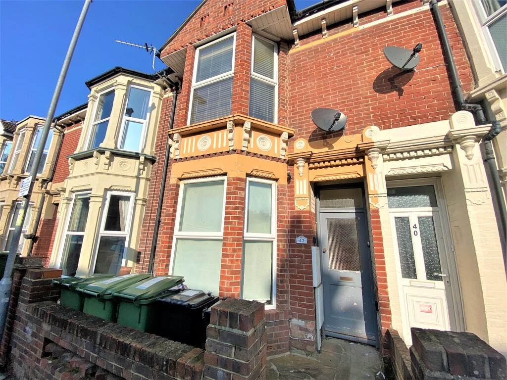 1-bed flat on Angerstein Road, North End, £125,000
