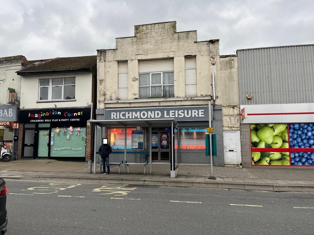 Main image of property: Shirley High Street, Southampton, Hampshire, SO16 4EZ