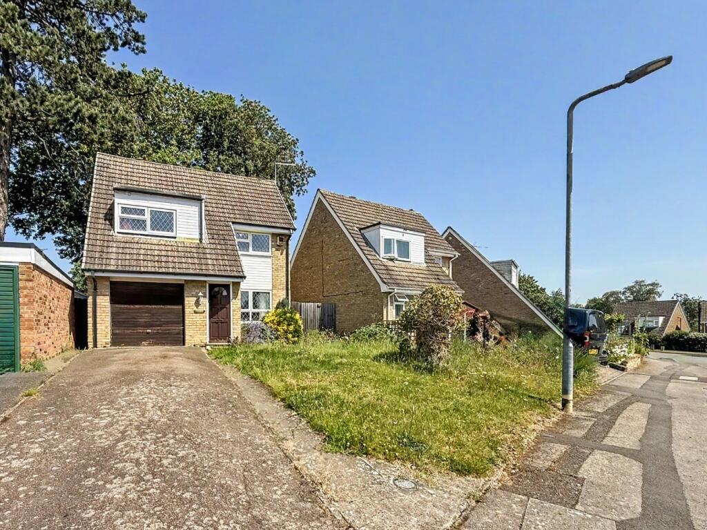 Main image of property: 4 Gloucester Close, Weedon, NN7 4PA