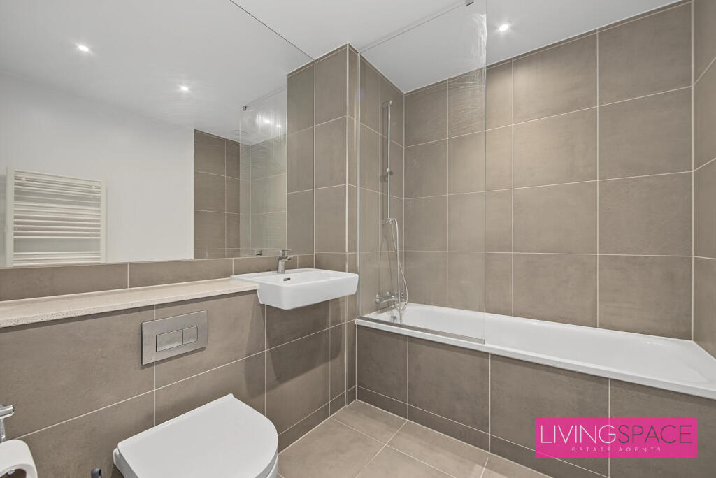 Apartment in Southall - View 3