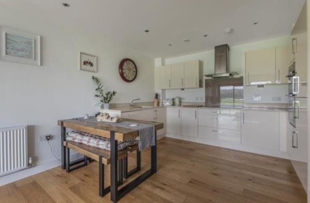 Apartment in Reading, Greenham - View 3