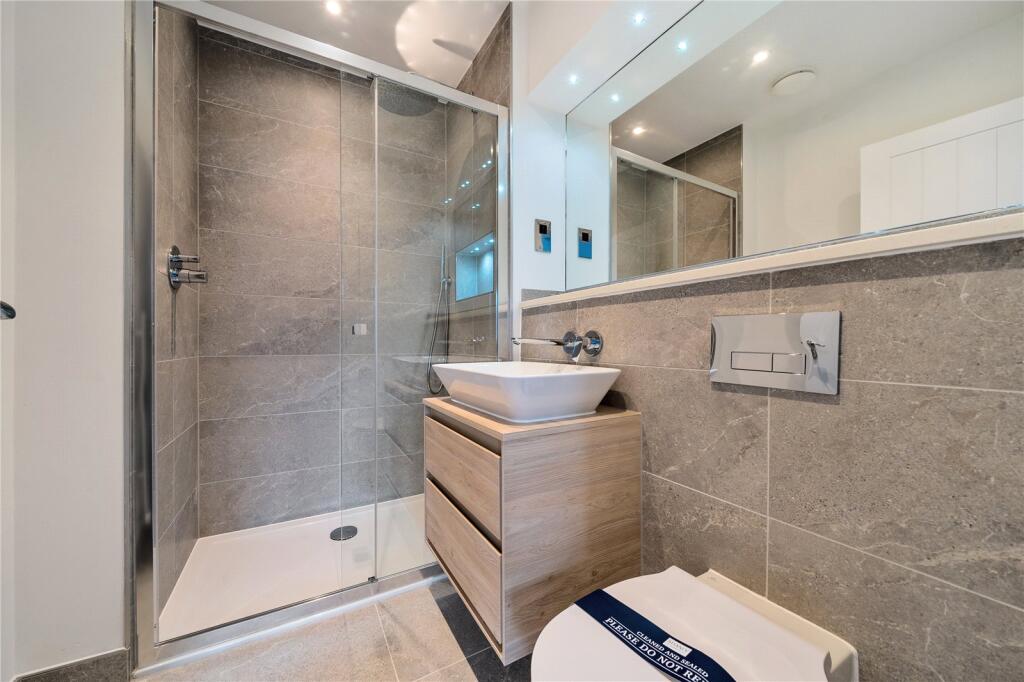 House in Twickenham - View 5