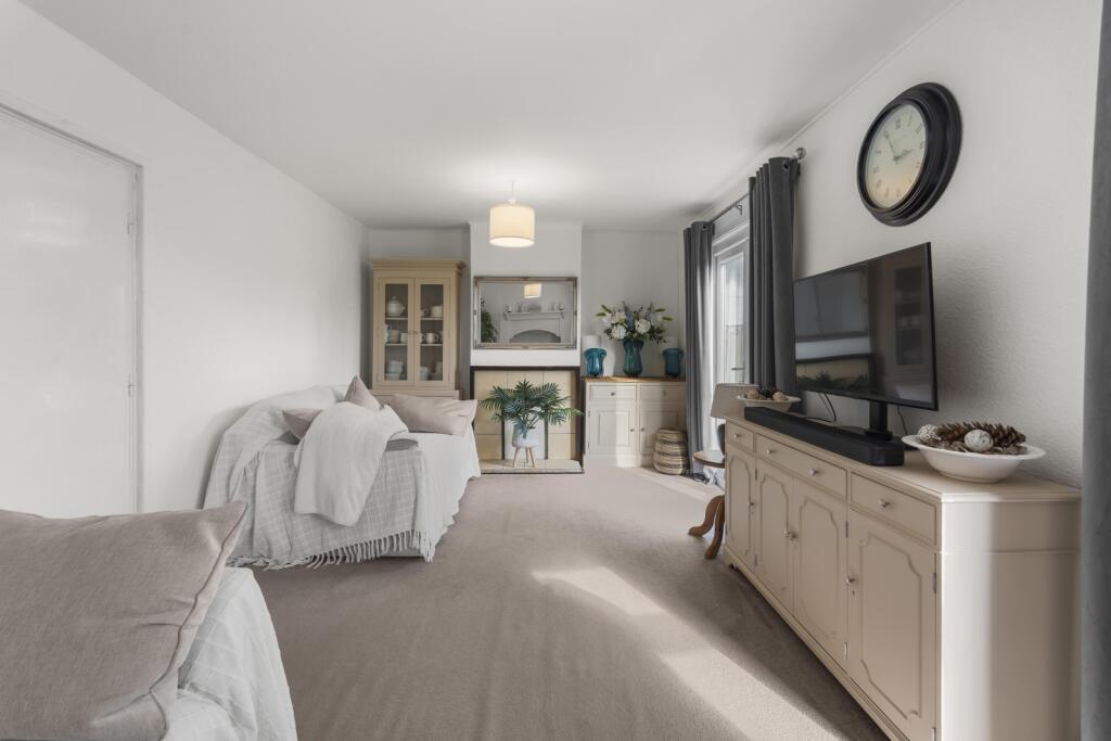 Broadfield, High Roding, Dunmow, Essex, CM6 photo 5