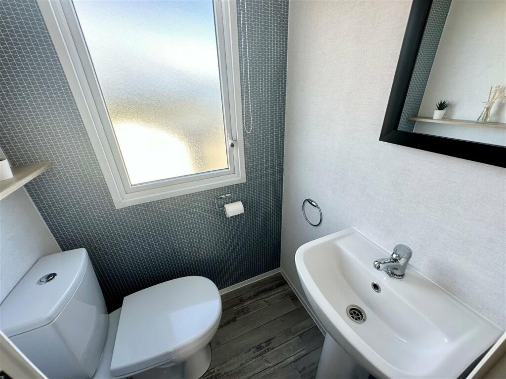 211 Waterside Park, Three Beaches , Paignton , Devon, TQ4 6NS photo 5