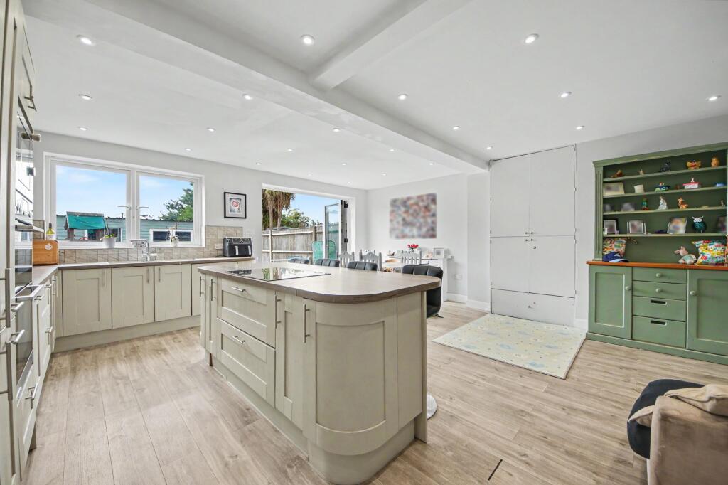 House in Southampton - More
