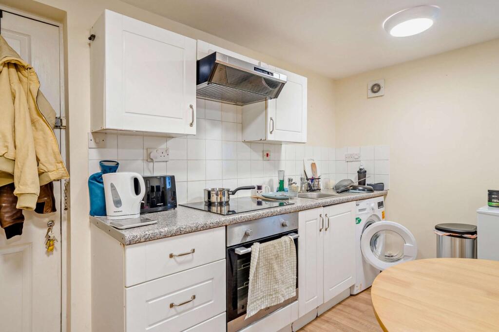 Apartment in Trowbridge - View 4