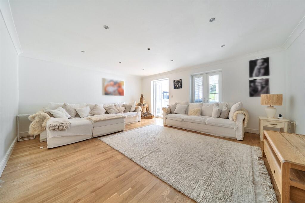 House in London - View 2