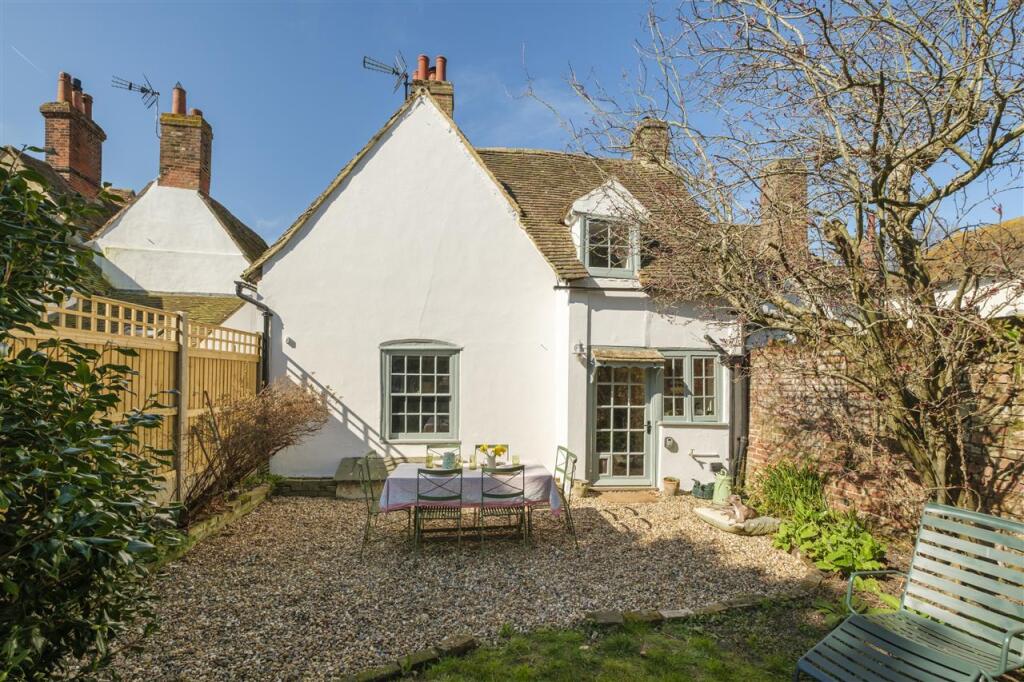 3-bed semi-detached on Shrub House, High Street, Wingham, £450,000
