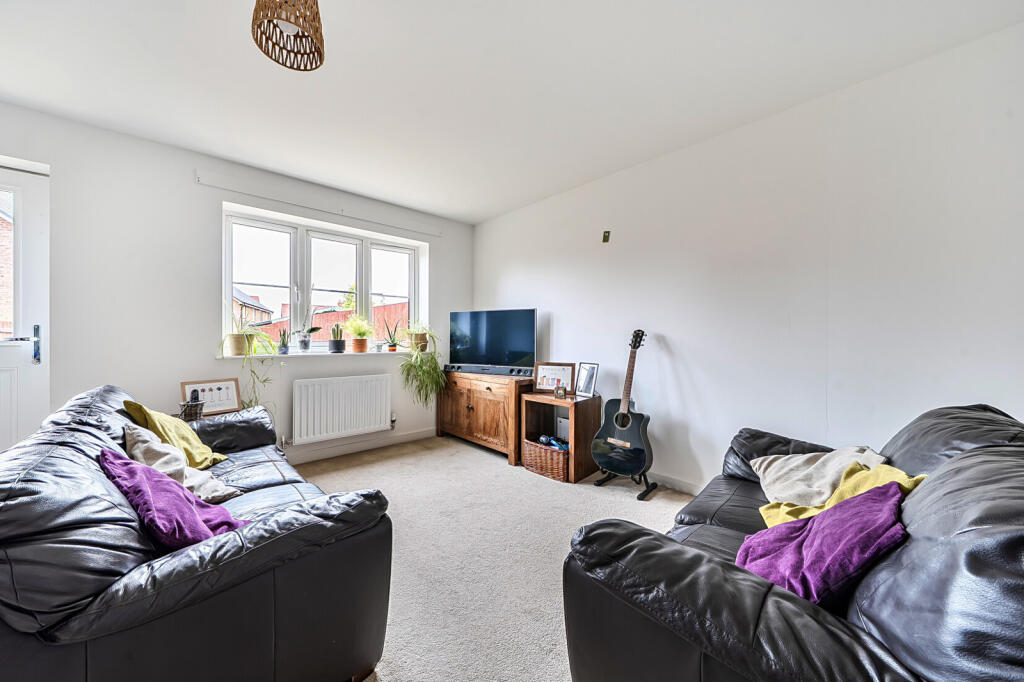 House in Aston Clinton, Buckinghamshire - View 2