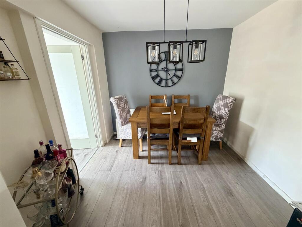House in Nuneaton and Bedworth, Warwickshire - View 5