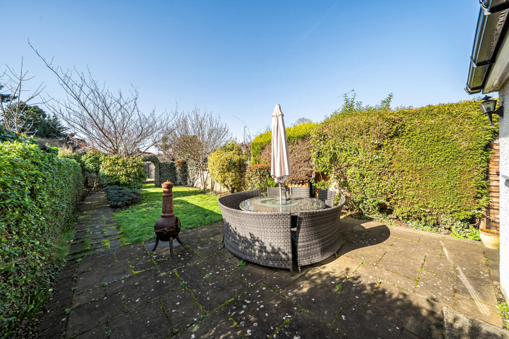 House in London, Broom Hill, Goddington - View 5