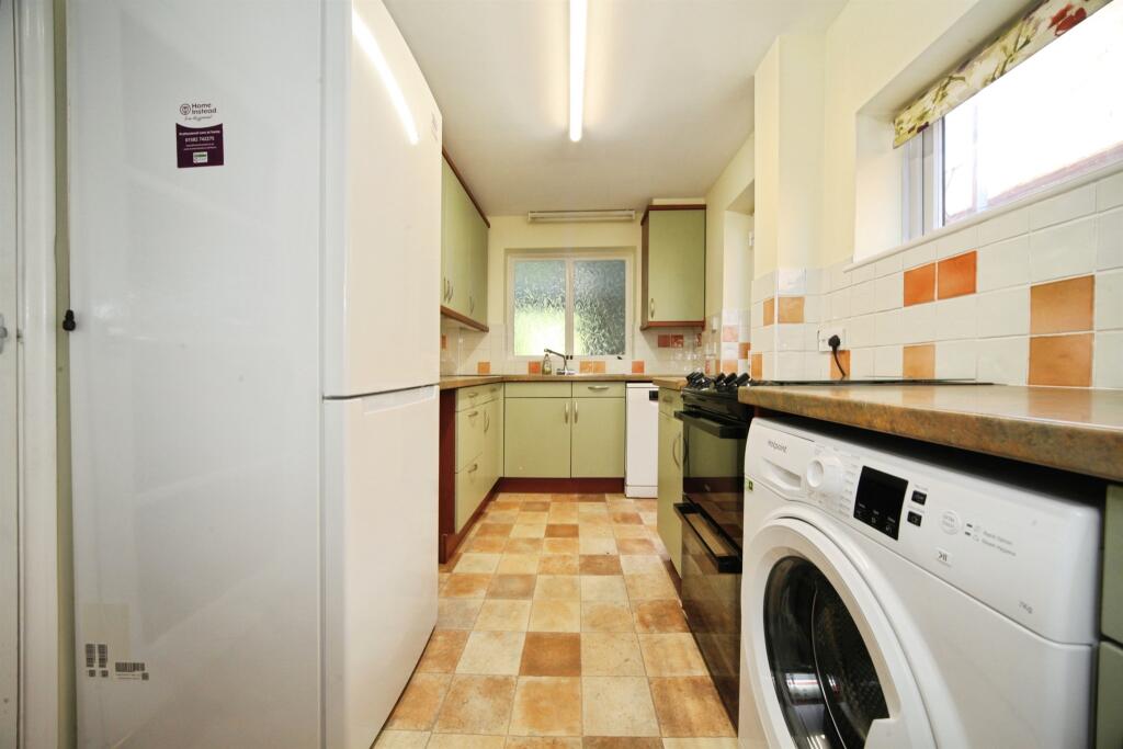 House in Luton, Leagrave - View 5