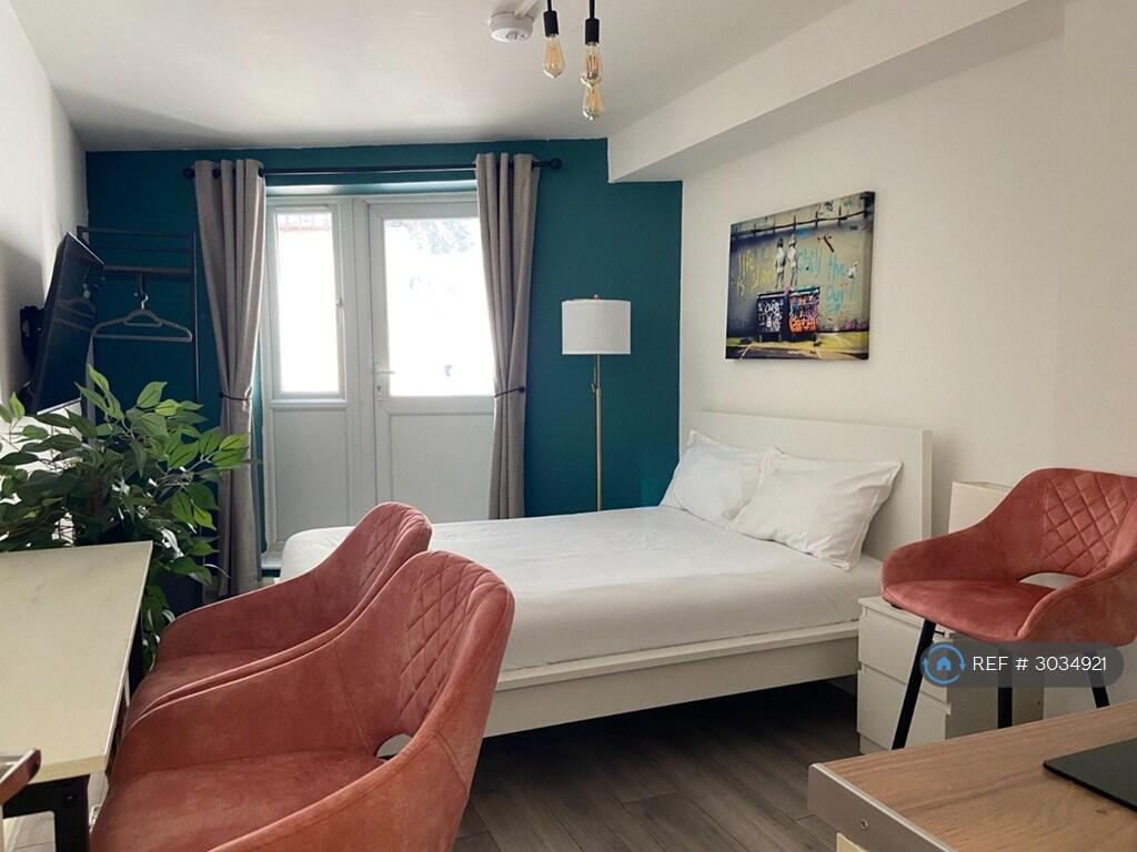 Apartment in London, Browning Estate, Elephant and Castle - View 2