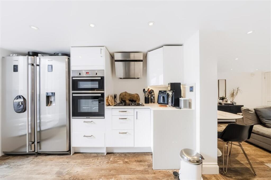 Apartment in London - View 5