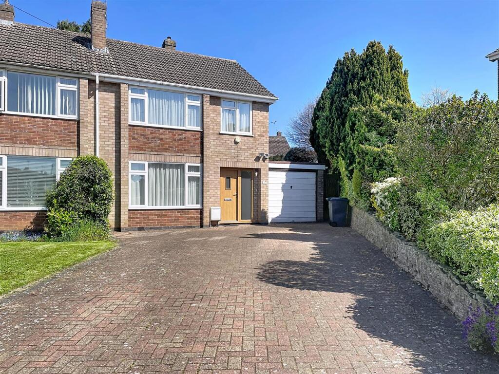 3-bed semi-detached on Priorsfield Road, Kenilworth, £399,950