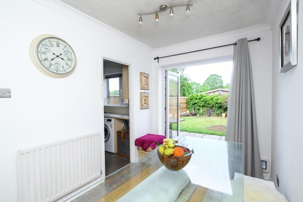 Armstrong Close, Walton-on-Thames, KT12 – pohled 6