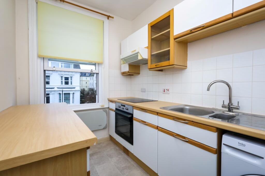 Apartment in Eastbourne, East Sussex - View 5