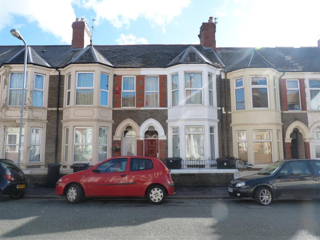 Dogfield Street, Cathays ( 3 Beds )