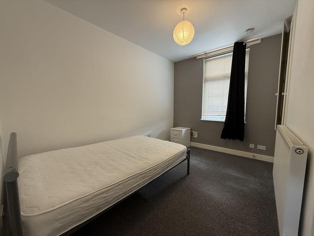 Apartment in Newcastle-under-Lyme, Staffordshire - View 4