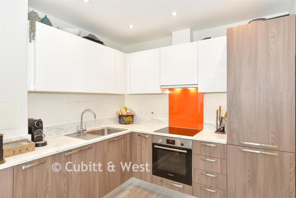 Apartment in Redhill - View 3