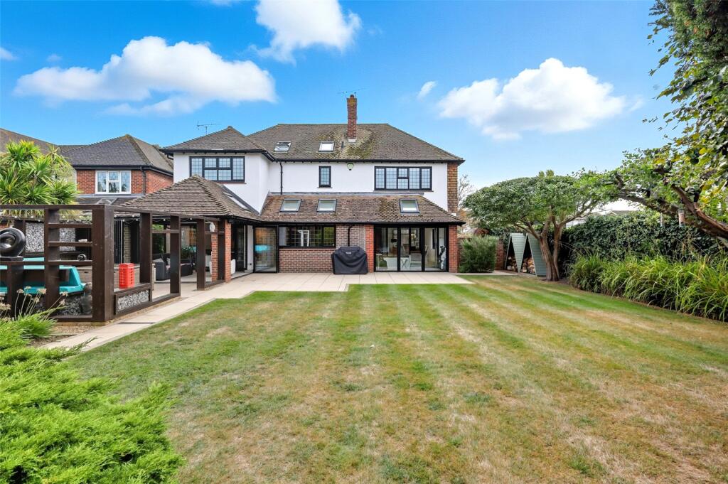Wyatts Drive, Thorpe Bay, Essex, SS1 photo 3